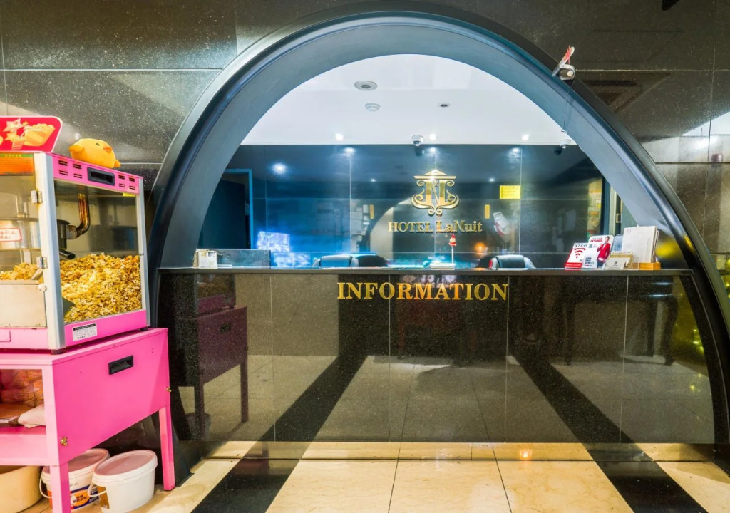 LaNuit Hotel