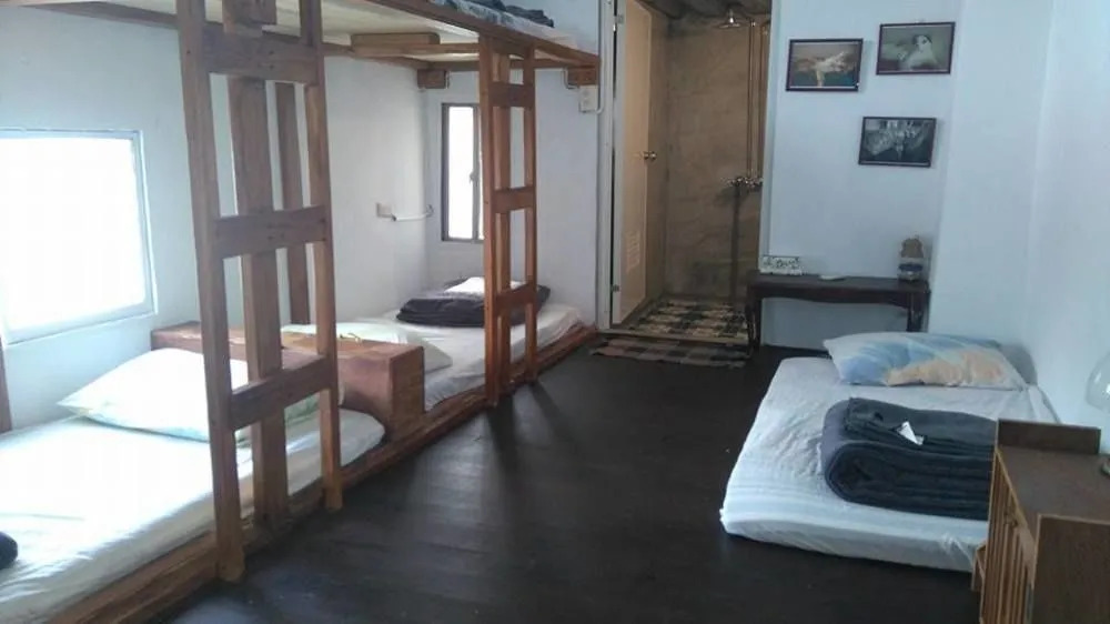 Wave Elephant Backpacker Hostel