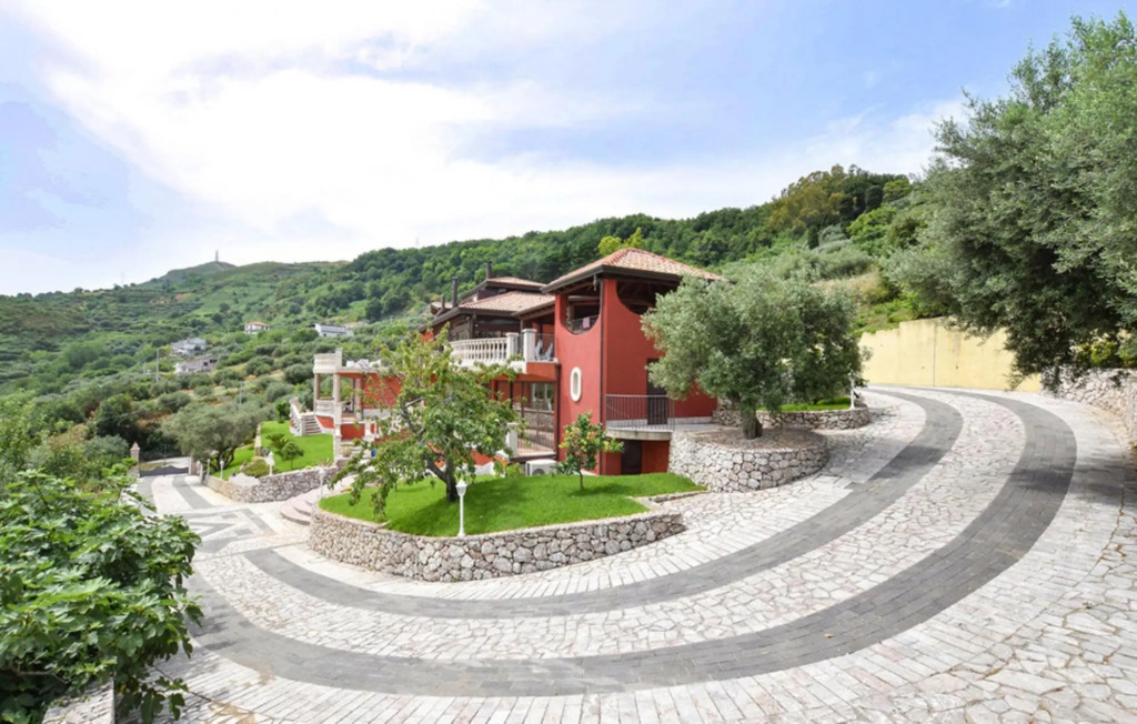 Luxury and affordable villa with private pool and wellness area between Capo d'Orlando and Tindari-Villa Merlo