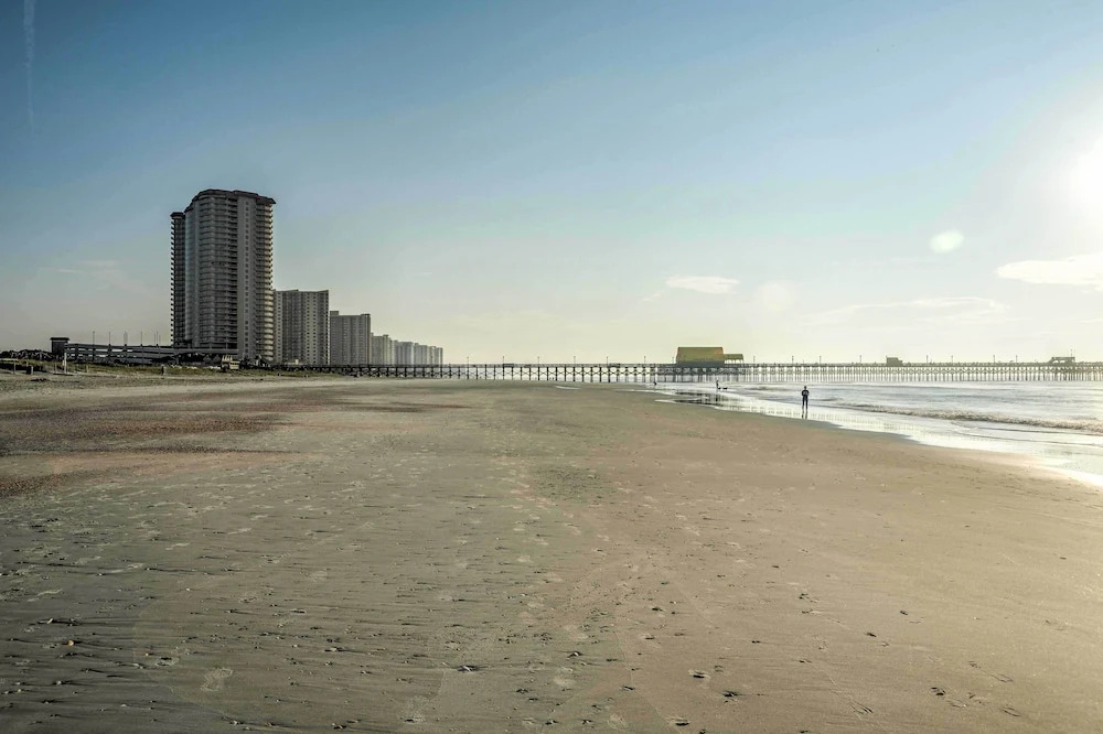 Myrtle Beach Condo Near Ocean: 1 Mi to Apache Pier