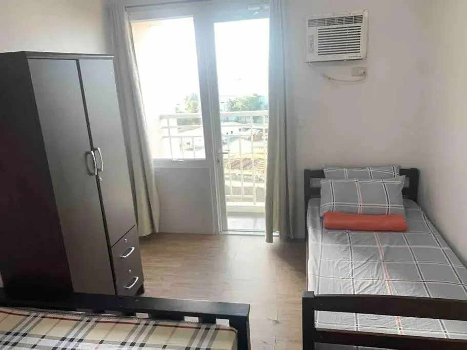 Lovely 1 Bedroom Condo with Balcony