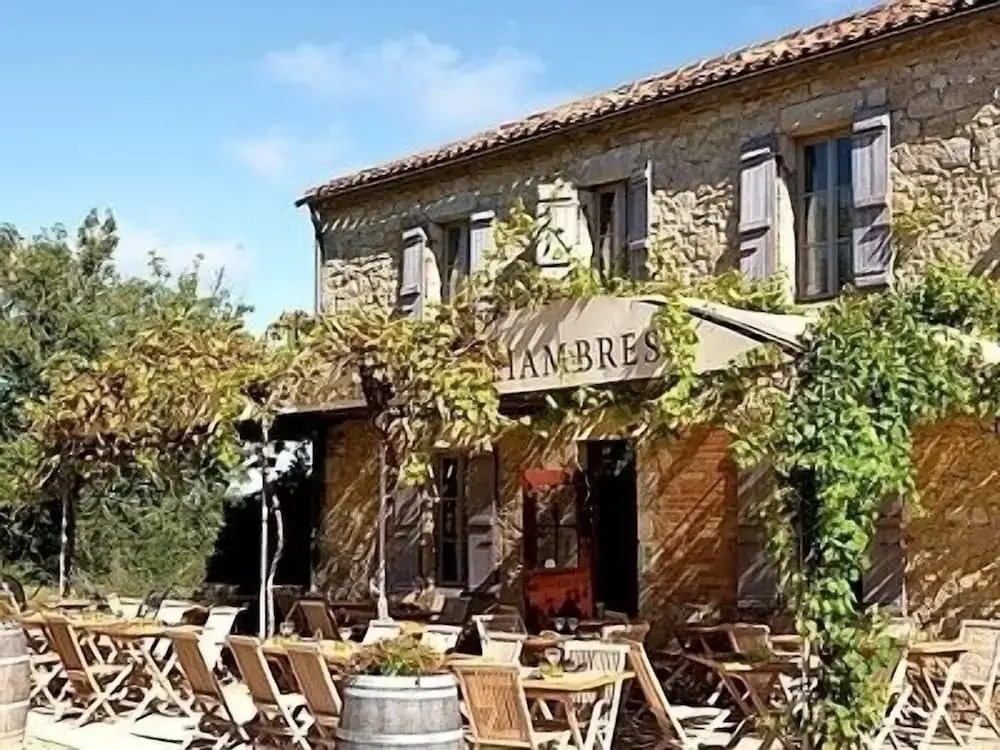 Logis LAuberge de Larressingle