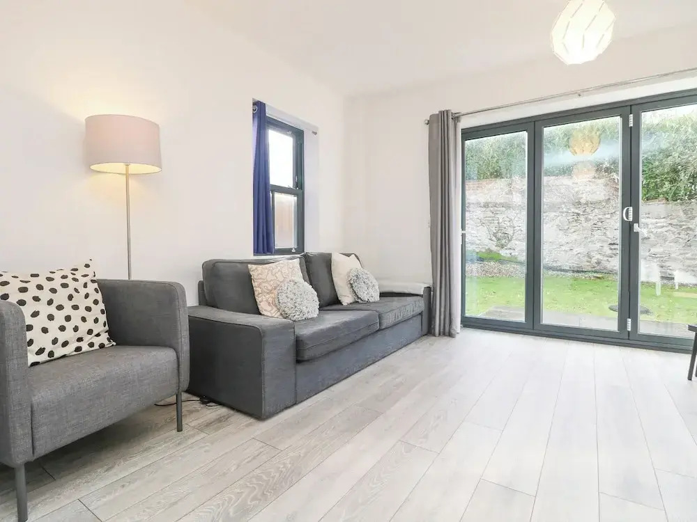 1 Queensway Gardens