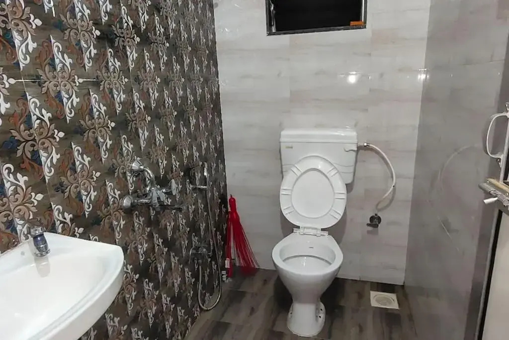 HILL VIEW RESIDENCE Room no 6
