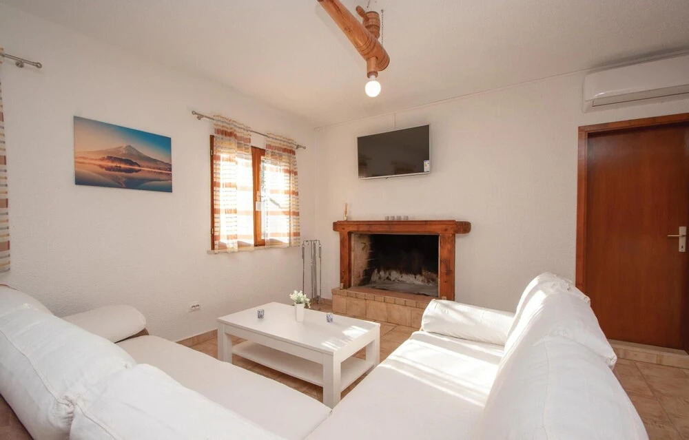 Beautiful Home In Cara