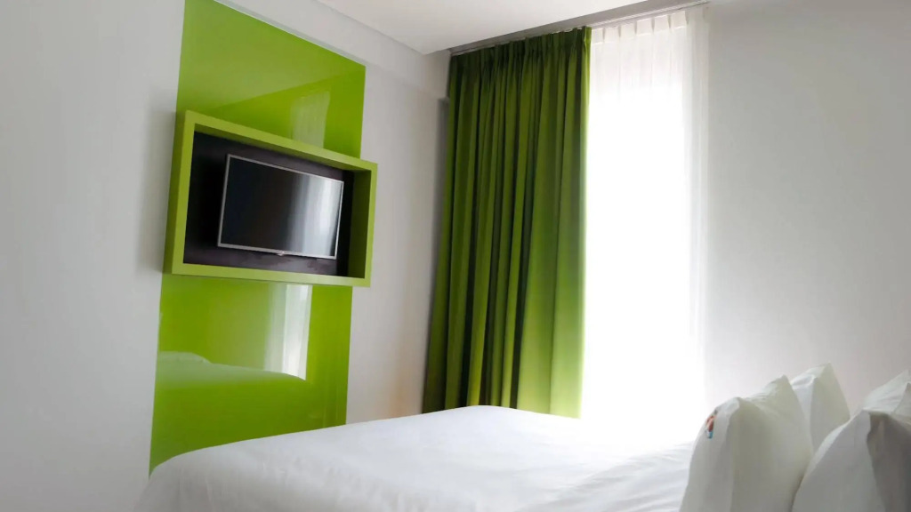 MaxOne Hotels at Pemuda