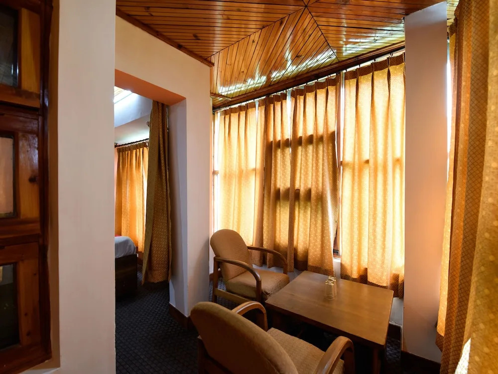 OYO Home 15642 Luxurious 2BHK