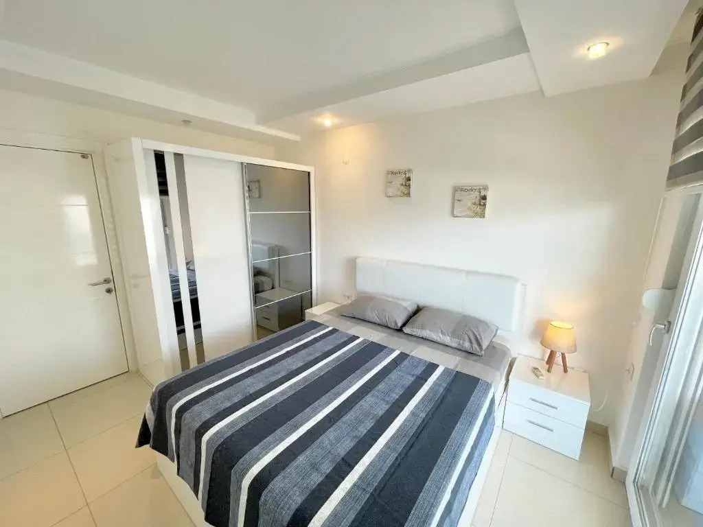 SA Apartments! 1bd Flat and 2bd Duplex