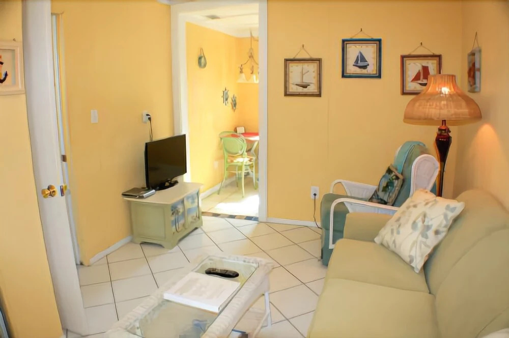 Palm Cottage #5512 1 Bedroom 1 Bathroom Home