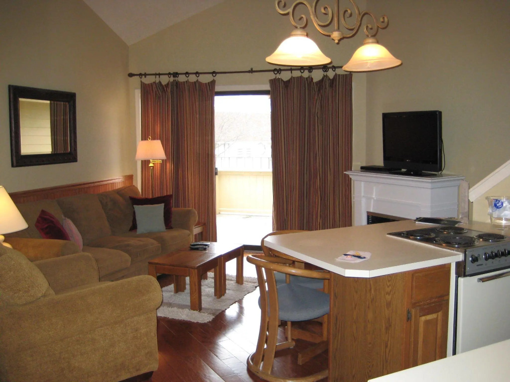 Pointes North Inn