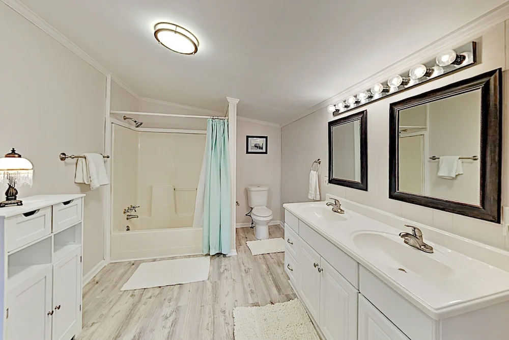 612sunny 2 Bedroom Home