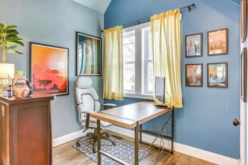Close to Trails & Town! Artsy Apt in Frankfort