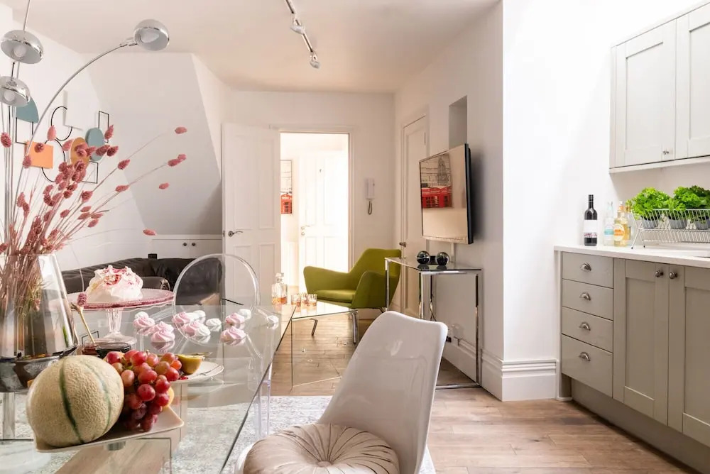 Design Luxury House for Large Groups
