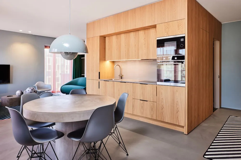 Kirk Suites