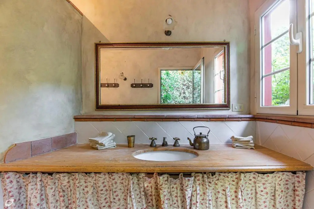 Villa Giardino Lucca heated pool, 2 miles Lucca