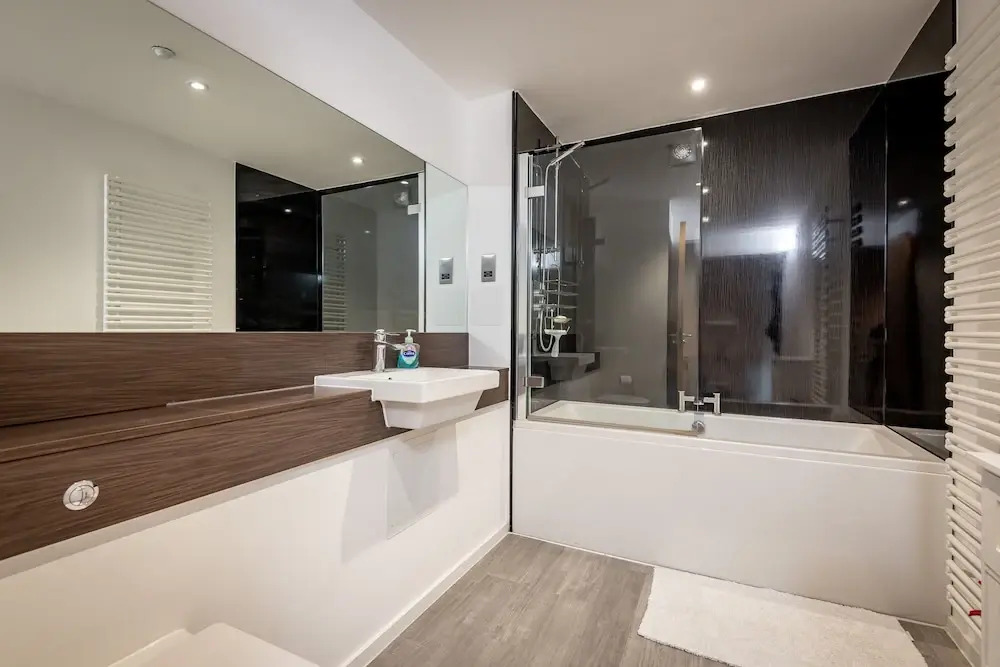 Luxury Balcony Apartment with Parking