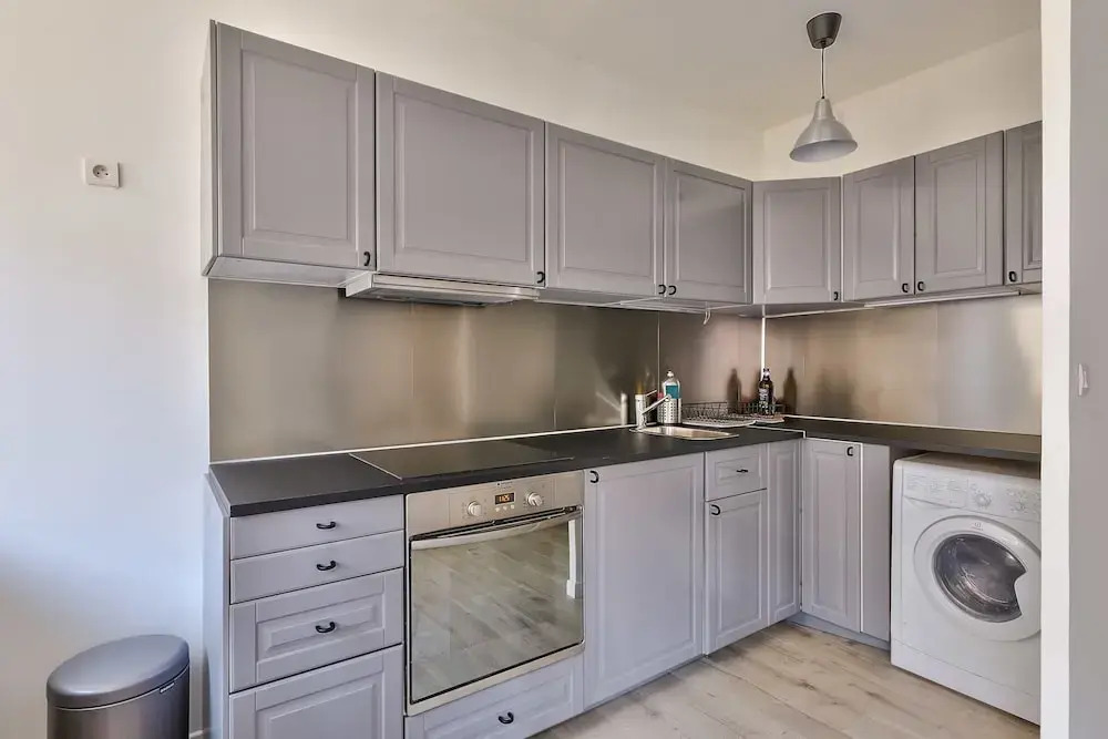 Charming 2 Room Apartment With Balcony - Paris 8ème