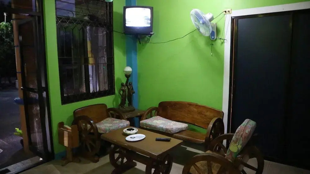 U & Me Apartelle Inn