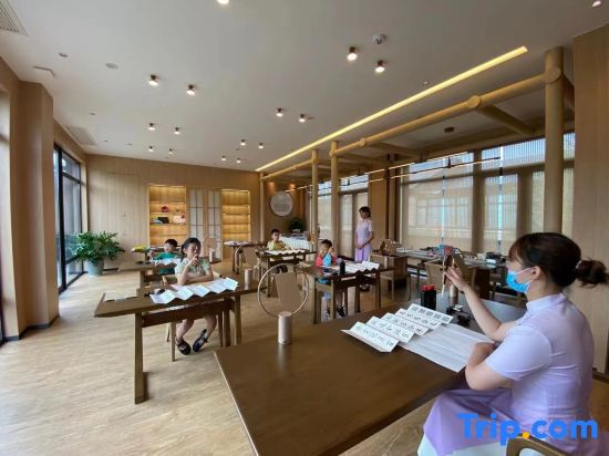 Zhenjiang Jurong  Langyue Star Hotel