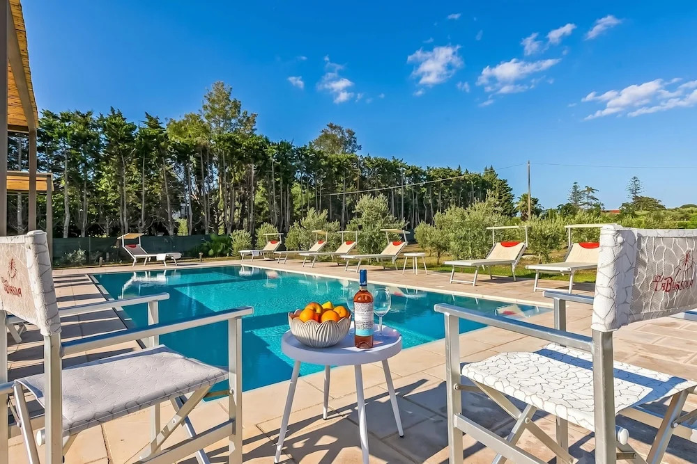 Villa Elysium With Pool And Garden