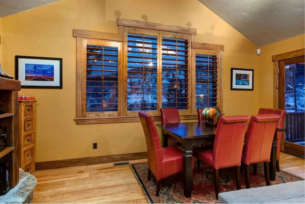 Upper Woodside Luxury 3 Bedroom Home
