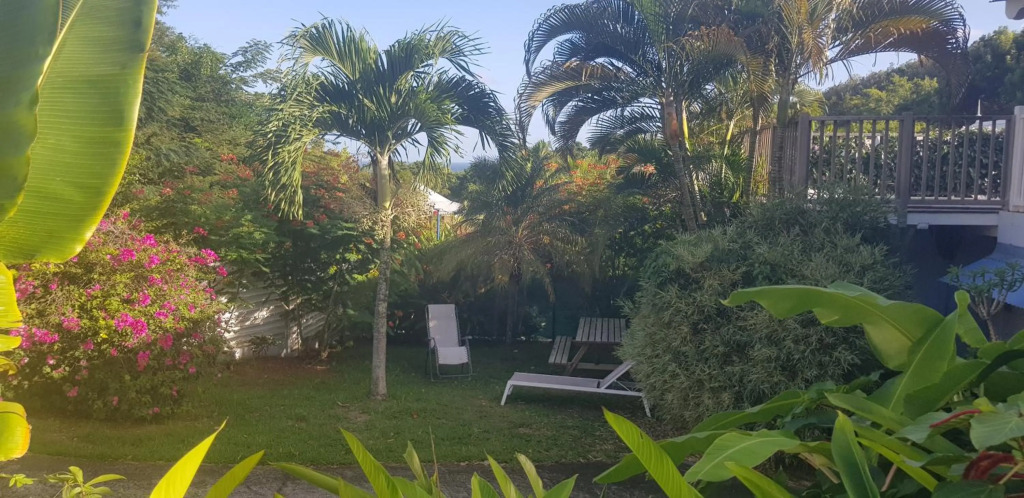 Studio avec jardin, lit king size, plage et commerces à pied