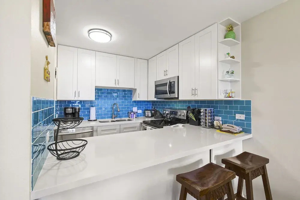 Experience Kamaole Sands 4-409 - Ocean Views, Spacious, Renovated, Wi-fi, AC!