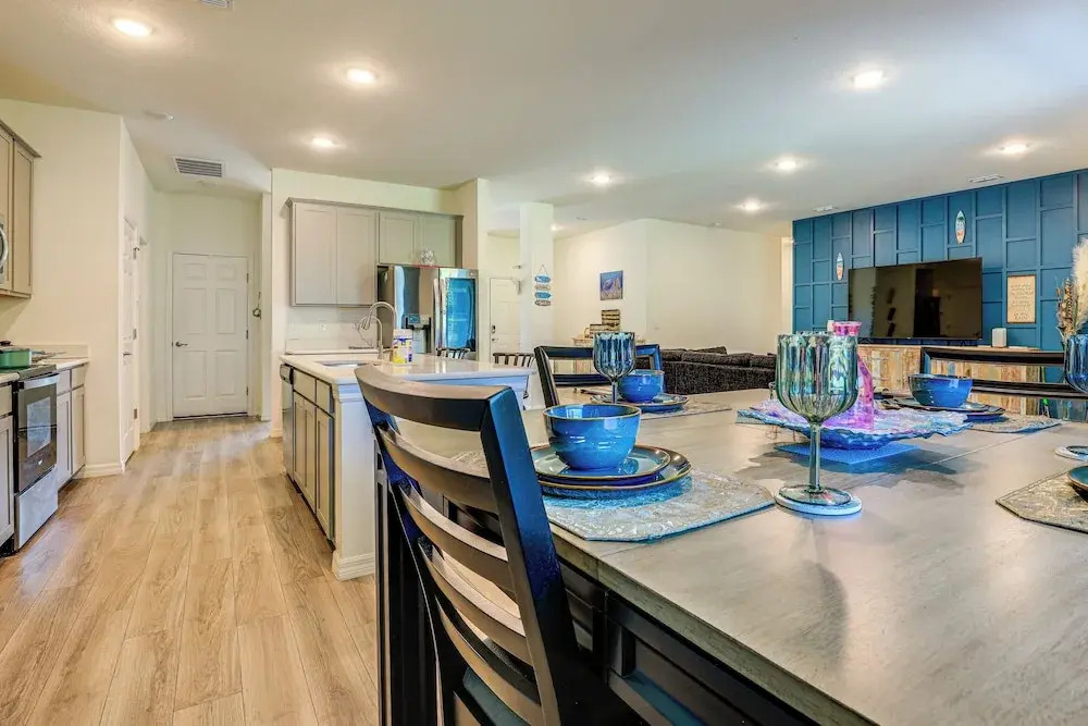 Spacious Home Near Dtwn Psl: Travel Nurses Welcome