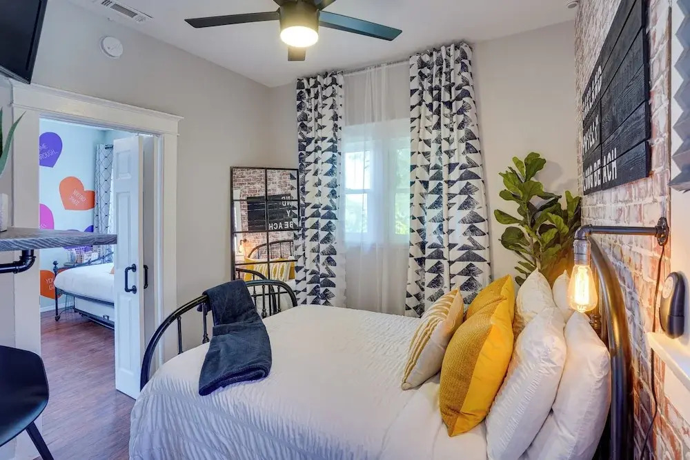1 Mi to Dtwn! Bright Long Beach Apartment