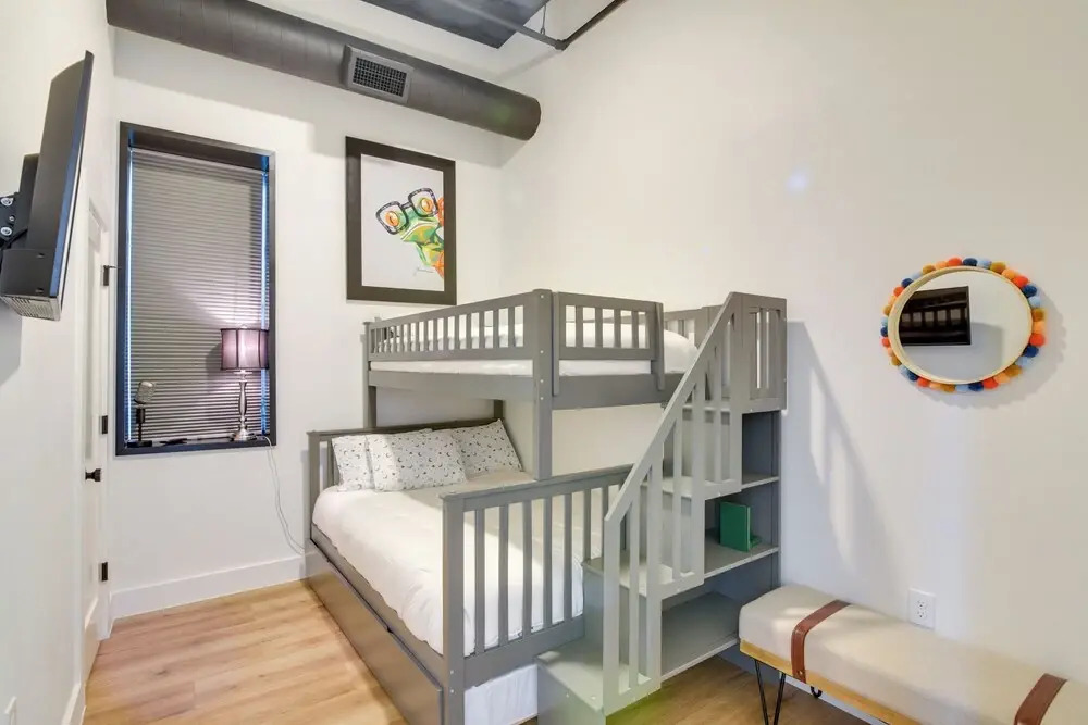 Walk to Strand Historic District: Stylish Dtwn Gem