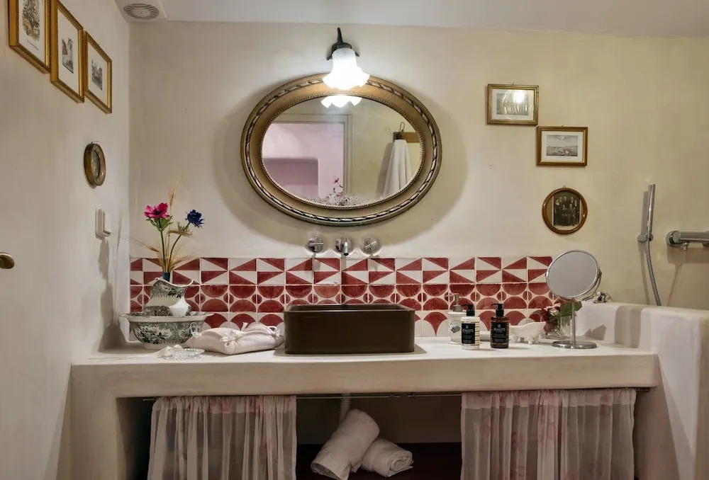 Mezzo Cave House