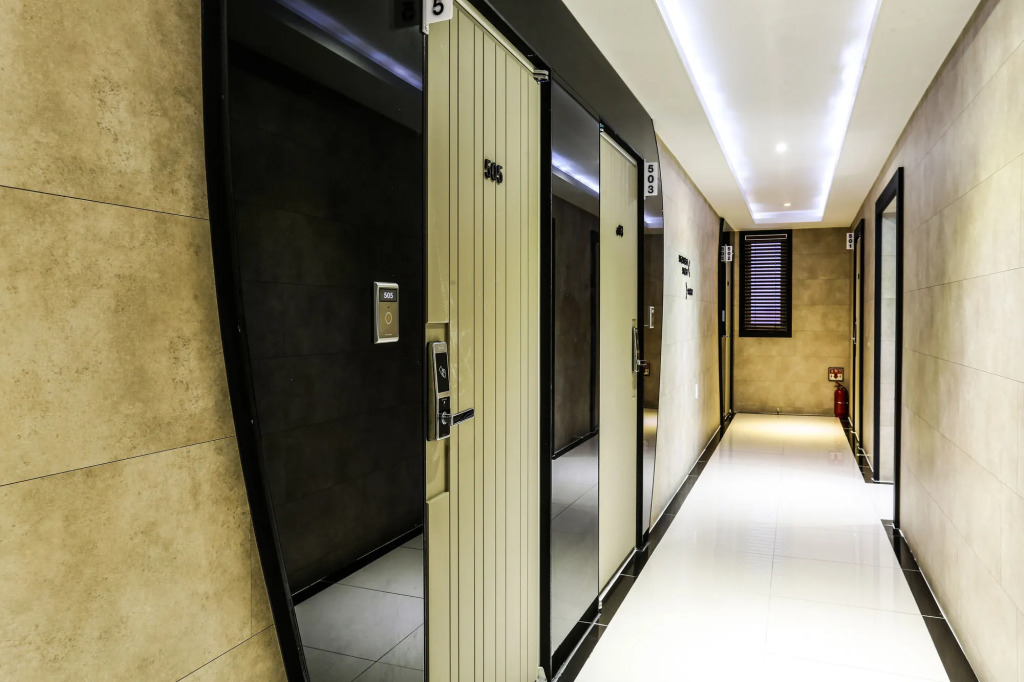 Hotel 99