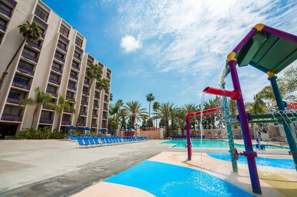 Knotts Hotel