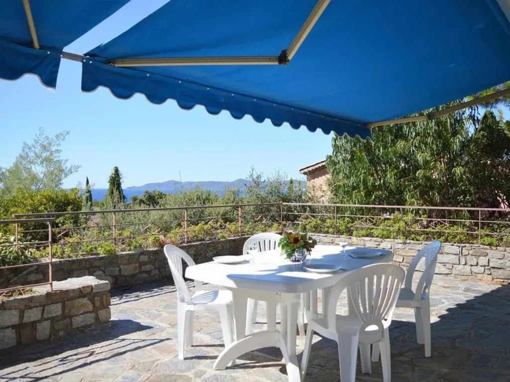 Maison Le Lavandou, 5 pièces, 8 personnes - FR-1-251-310