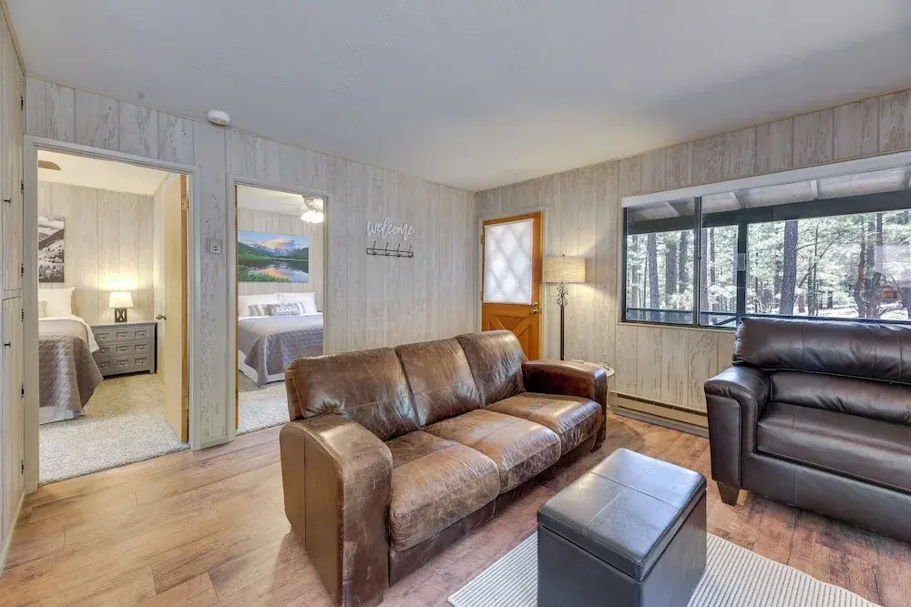 Covered Deck & Grill: Cozy Greer Hideaway!
