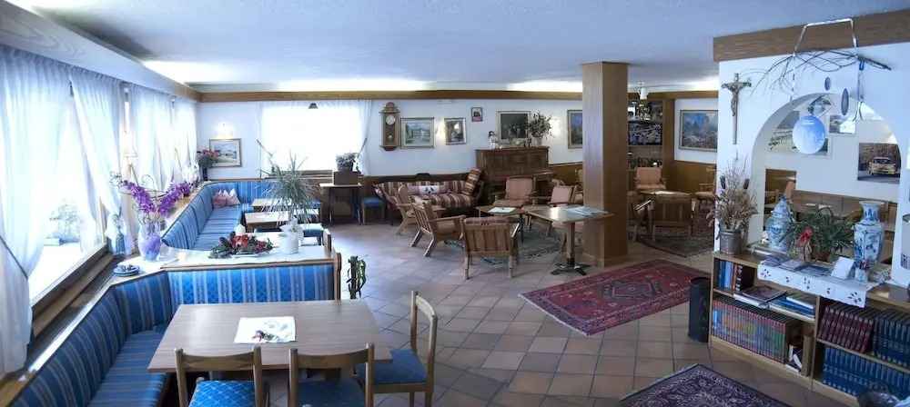 Liz Hotel & Apartments