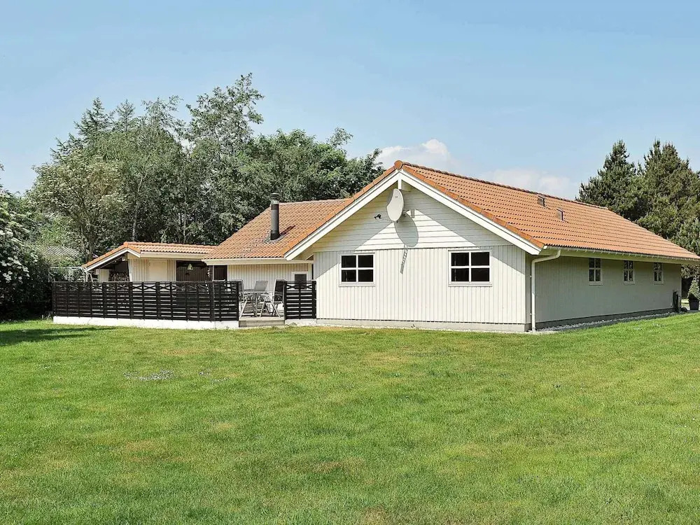 8 person holiday home in Oksbøl-By Traum