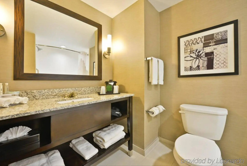 Holiday Inn Express Hotel & Suites Detroit-Utica by IHG