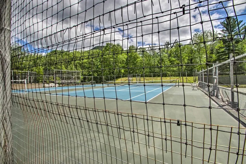 Pet-friendly Loon Mountain Condo w/ Deck + Grill!