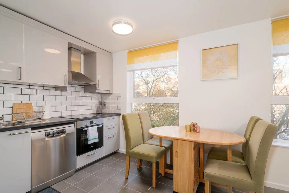 Spacious 4 Bedroom for 8 Guests in Central London