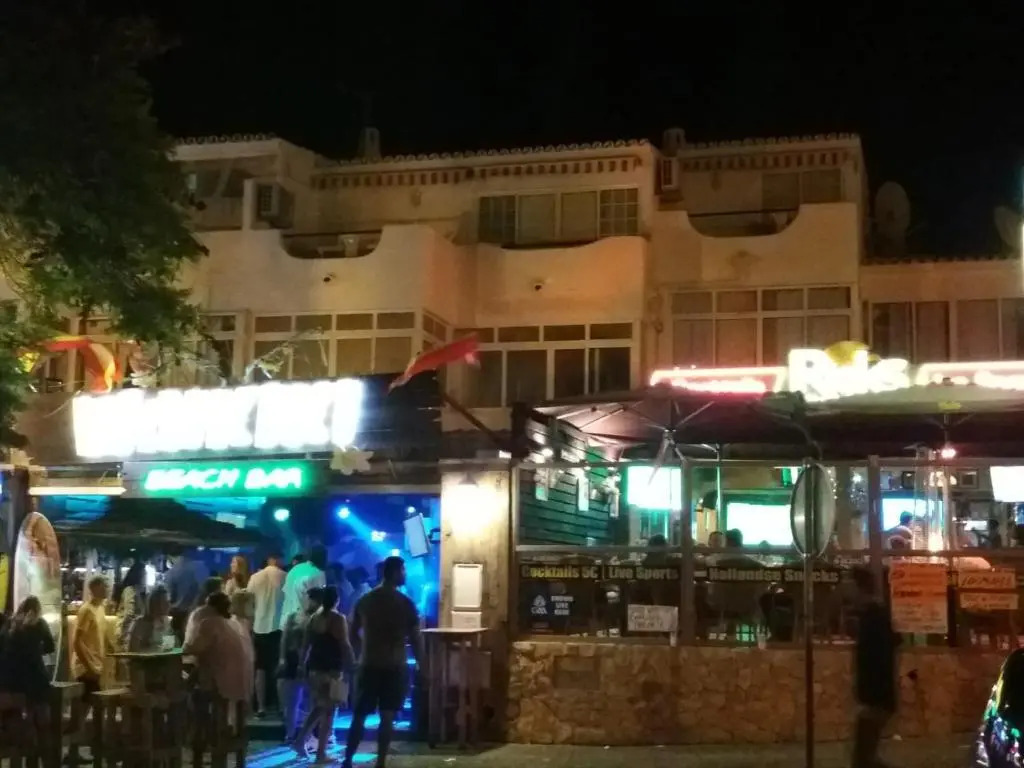Beach Oura and Bars