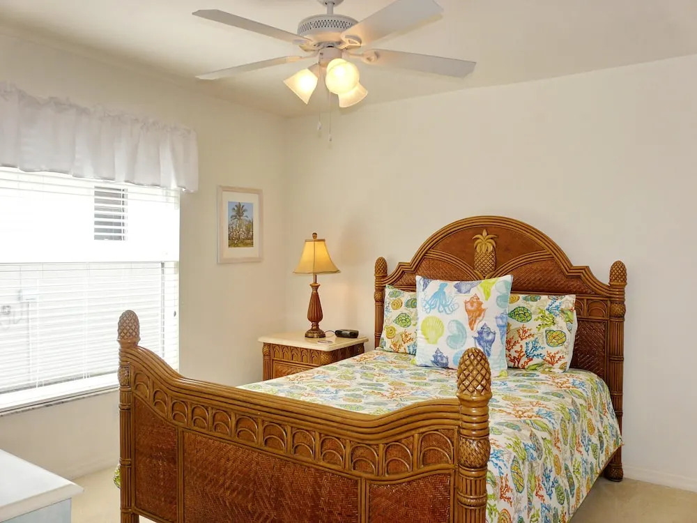 Inviting, Quiet Home in With Pool and Steps to Beach