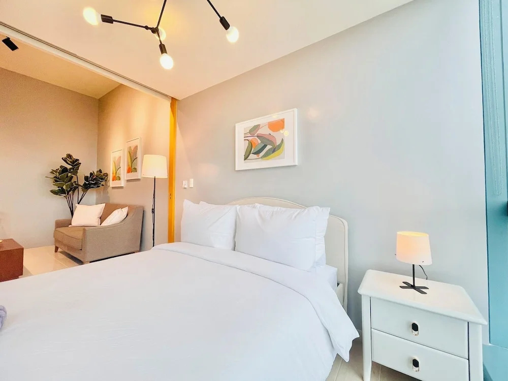 One Uptown Opposite of grandhyatt hotel manila Taguig city