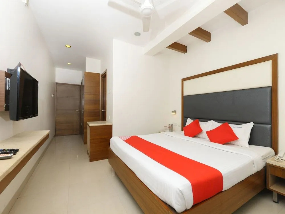Collection O 683 Hotel Sri Chakra Inn