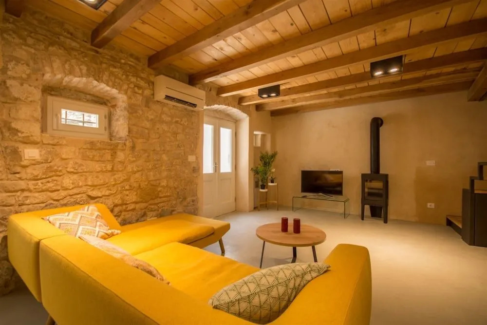 Casa Sepia