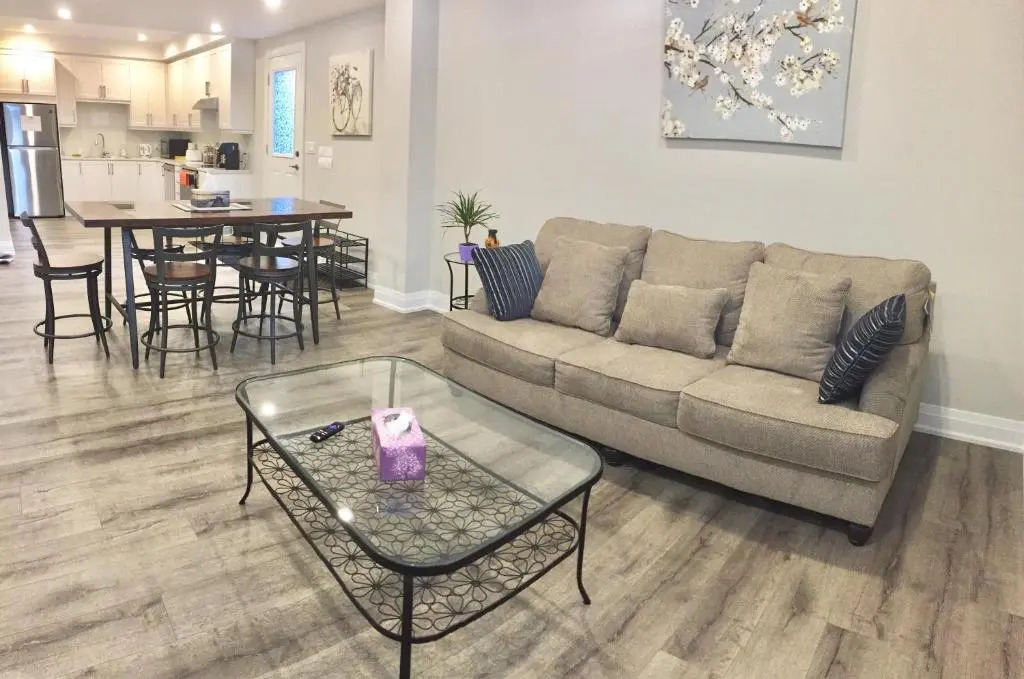Charming, Comfortable Bsmt Apartment in Pickering