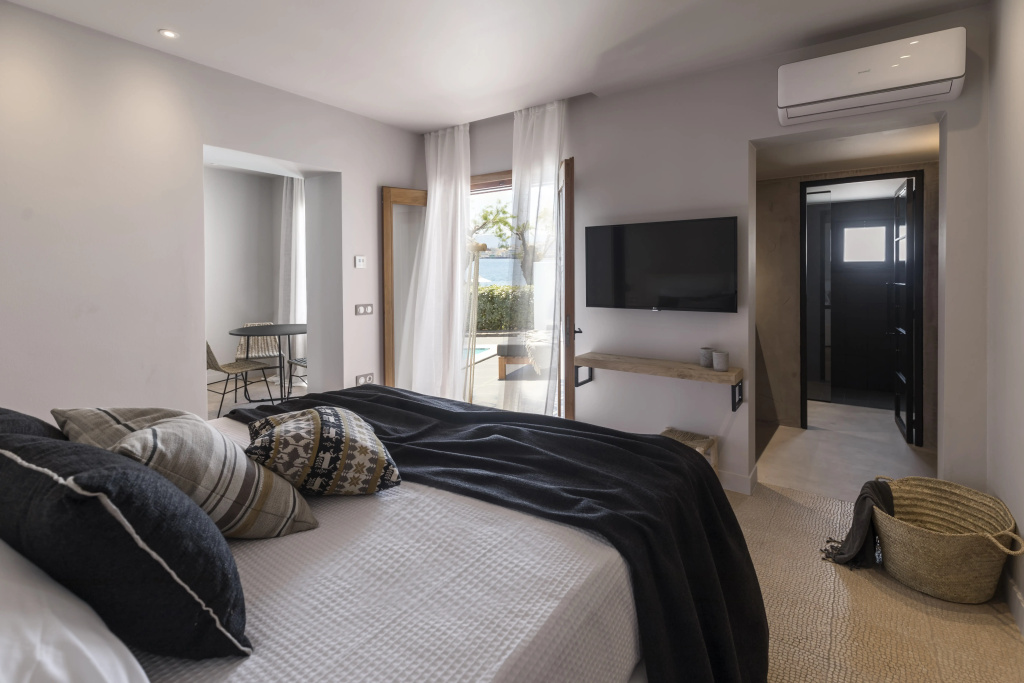 Minos Beach Art Hotel, a Member of Design Hotels