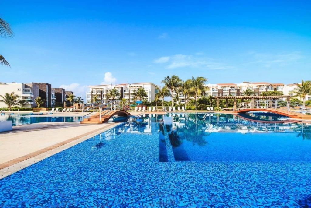 Mareazul 202S Oceanfront 2BR with Plunge Pool