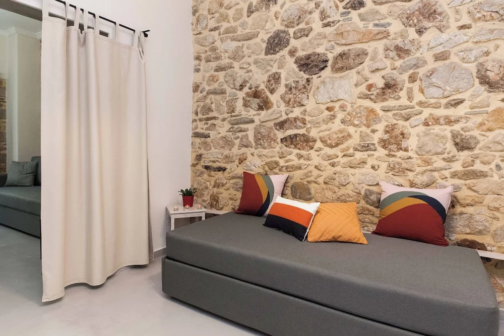 Pireas Jewel New Design Apt w Backyard