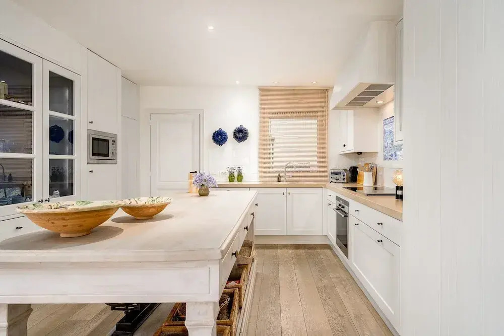 Stunning Penthouse With Free Parking and sea View